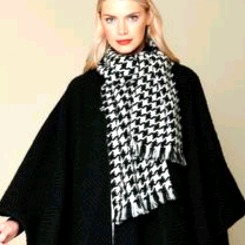 NWT! Black and White Houndstooth Blanket Scarf